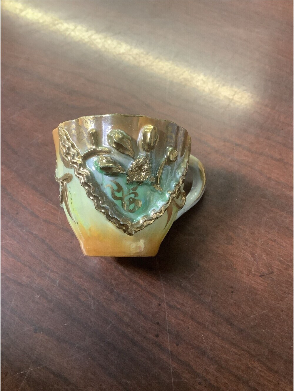 Lusterware & Gold Teacup With Delicate Detail Raised
